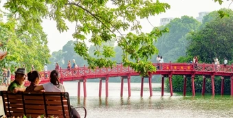 Bộ Chính trị đặt mục tiêu đưa Hà Nội gia nhập nhóm các thủ đô có mức sống cao và hạnh phúc hàng đầu thế giới