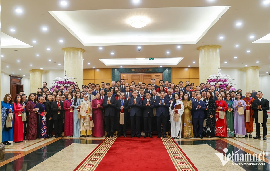 Bộ Chính trị: Đề cao tinh thần hòa hợp dân tộc, xóa bỏ định kiến Bộ Chính trị: Đề cao tinh thần hòa hợp dân tộc, xóa bỏ định kiến