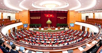 Bộ Chính trị: Nghiên cứu xây bộ tiêu chí mẫu về đảng viên giai đoạn mới