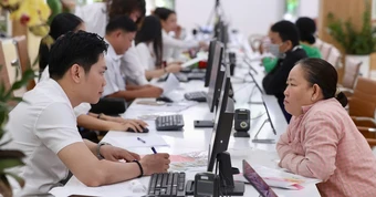 Bộ Chính trị phân bổ 1 , 8 triệu biên chế công chức cho năm 2026