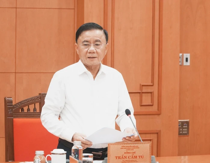 Bộ Chính trị: Tăng thu nhập, tạo động lực cho cán bộ, công chức, viên chức