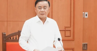 Bộ Chính trị: Tăng thu nhập, tạo động lực cho cán bộ, công chức, viên chức