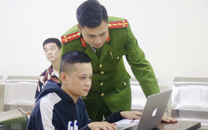 Bộ Công an đề xuất phân cấp công an xã quản lý tạm trú của người nước ngoài Bộ Công an đề xuất phân cấp công an xã quản lý tạm trú của người nước ngoài
