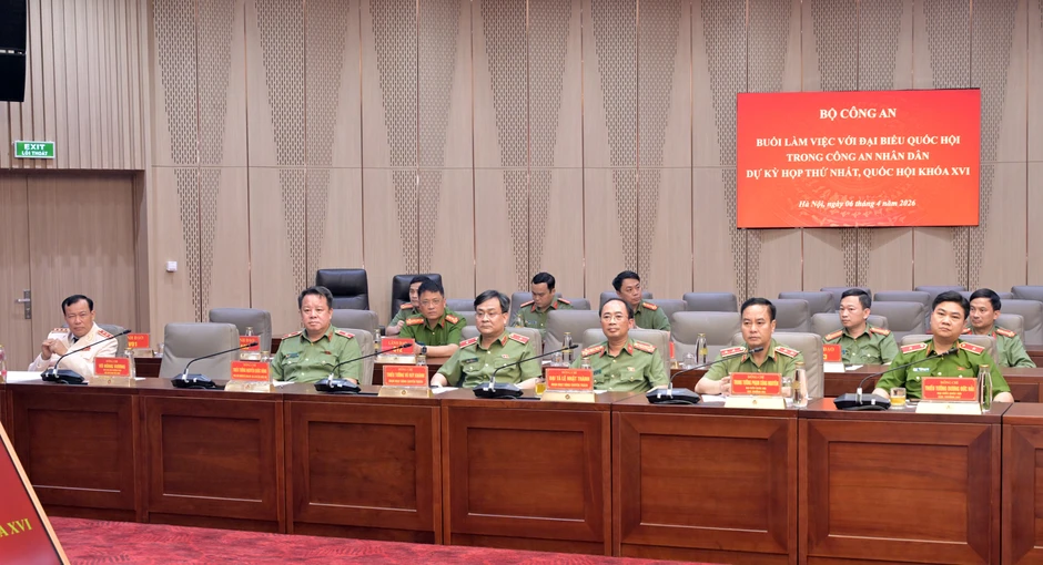 Bộ Công an làm việc với đại biểu Quốc hội trong Công an nhân dân dự Kỳ họp thứ Nhất, Quốc hội khoá XVI Bộ Công an làm việc với đại biểu Quốc hội trong Công an nhân dân dự Kỳ họp thứ Nhất, Quốc hội khoá XVI