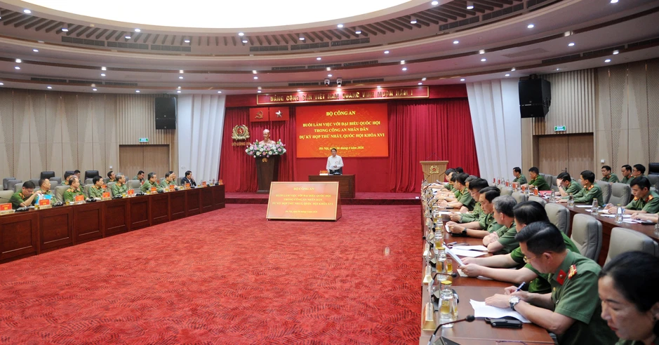 Bộ Công an làm việc với đại biểu Quốc hội trong Công an nhân dân dự Kỳ họp thứ Nhất, Quốc hội khoá XVI Bộ Công an làm việc với đại biểu Quốc hội trong Công an nhân dân dự Kỳ họp thứ Nhất, Quốc hội khoá XVI