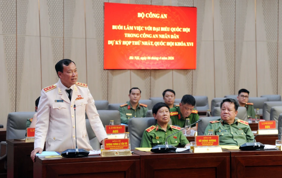 Bộ Công an làm việc với đại biểu Quốc hội trong Công an nhân dân dự Kỳ họp thứ Nhất, Quốc hội khoá XVI Bộ Công an làm việc với đại biểu Quốc hội trong Công an nhân dân dự Kỳ họp thứ Nhất, Quốc hội khoá XVI