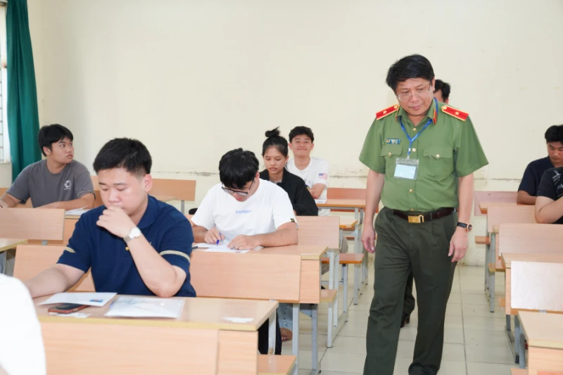 Bộ Công an sẽ tổ chức Kỳ thi tuyển sinh Văn bằng 2 Công an trên máy tính Bộ Công an sẽ tổ chức Kỳ thi tuyển sinh Văn bằng 2 Công an trên máy tính