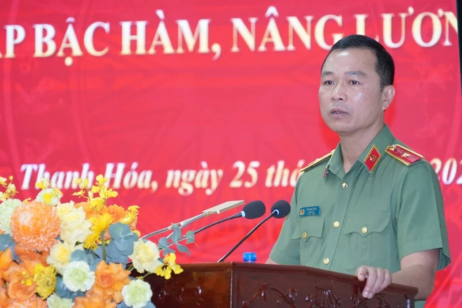 Bộ Công an thăng cấp bậc hàm, nâng bậc lương cho 3 Phó Giám đốc Công an tỉnh Thanh Hóa Bộ Công an thăng cấp bậc hàm, nâng bậc lương cho 3 Phó Giám đốc Công an tỉnh Thanh Hóa