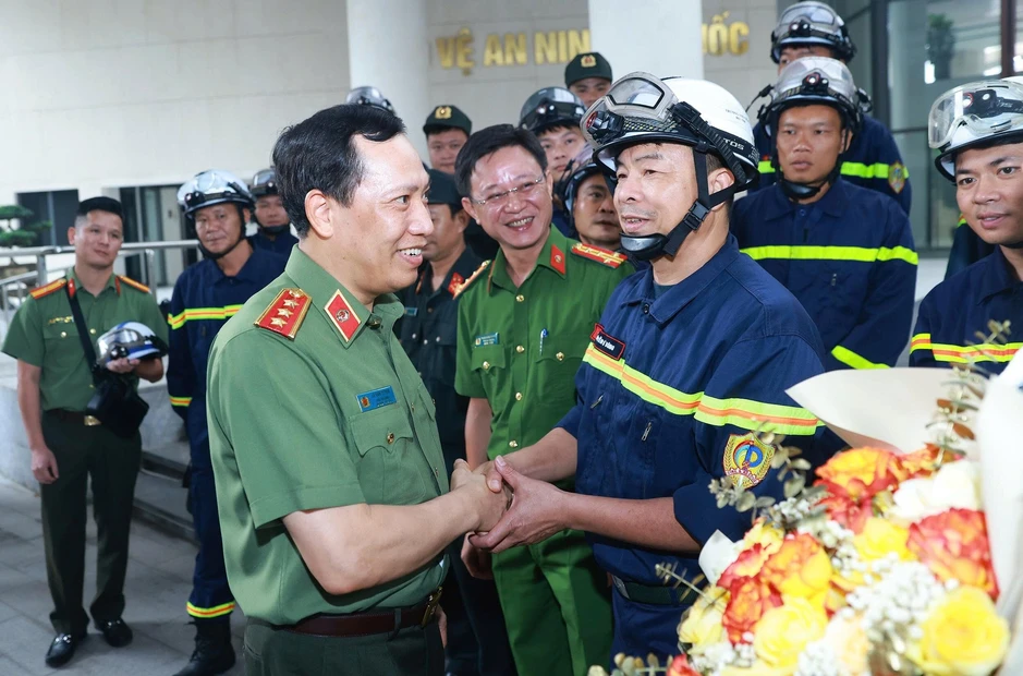 Bộ Công an xuất quân cứu nạn động đất tại Venezuela Bộ Công an xuất quân cứu nạn động đất tại Venezuela