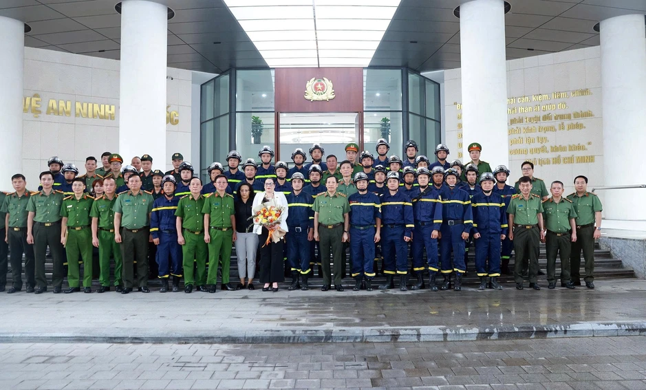 Bộ Công an xuất quân cứu nạn động đất tại Venezuela Bộ Công an xuất quân cứu nạn động đất tại Venezuela