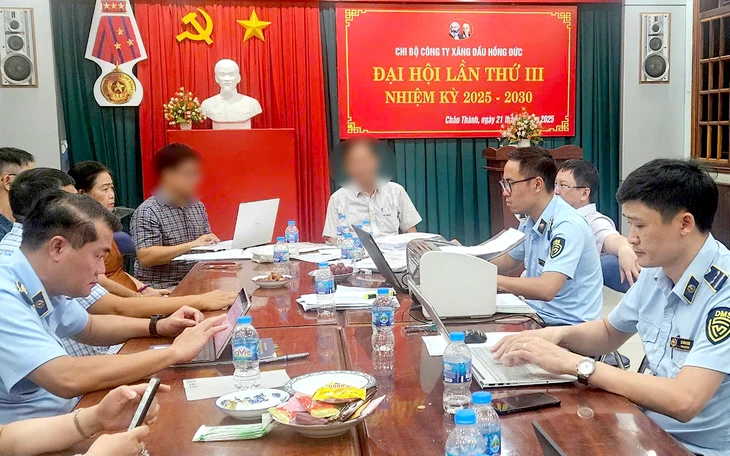 Bộ Công Thương phạt 3 doanh nghiệp đầu mối xăng dầu 450 triệu đồng Bộ Công Thương phạt 3 doanh nghiệp đầu mối xăng dầu 450 triệu đồng