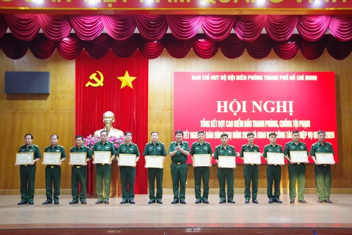 Bộ độ Biên phòng TPHCM triệt phá liên tiếp 3 chuyên án lớn Bộ độ Biên phòng TPHCM triệt phá liên tiếp 3 chuyên án lớn