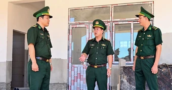Bộ đội biên phòng Huế ra quân hỗ trợ xây trường nội trú ở vùng biên A Lưới