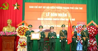 Bộ đội Biên phòng TP Cần Thơ đón Huân chương Chiến công hạng Nhì