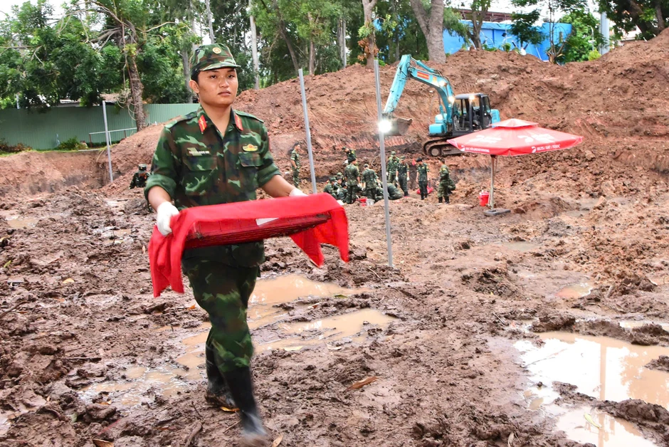 Bộ đội đào giếng nước ở TPHCM, tìm thấy 3 hài cốt liệt sĩ