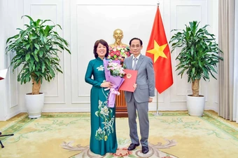 Bộ Ngoại giao trao Quyết định bổ nhiệm hai Thứ trưởng Bộ Ngoại giao