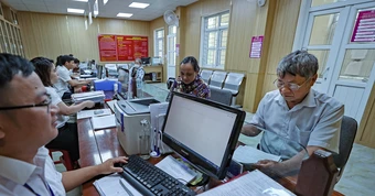 Bộ Nội vụ giải thích rõ việc chuyển ngạch và nâng bậc lương