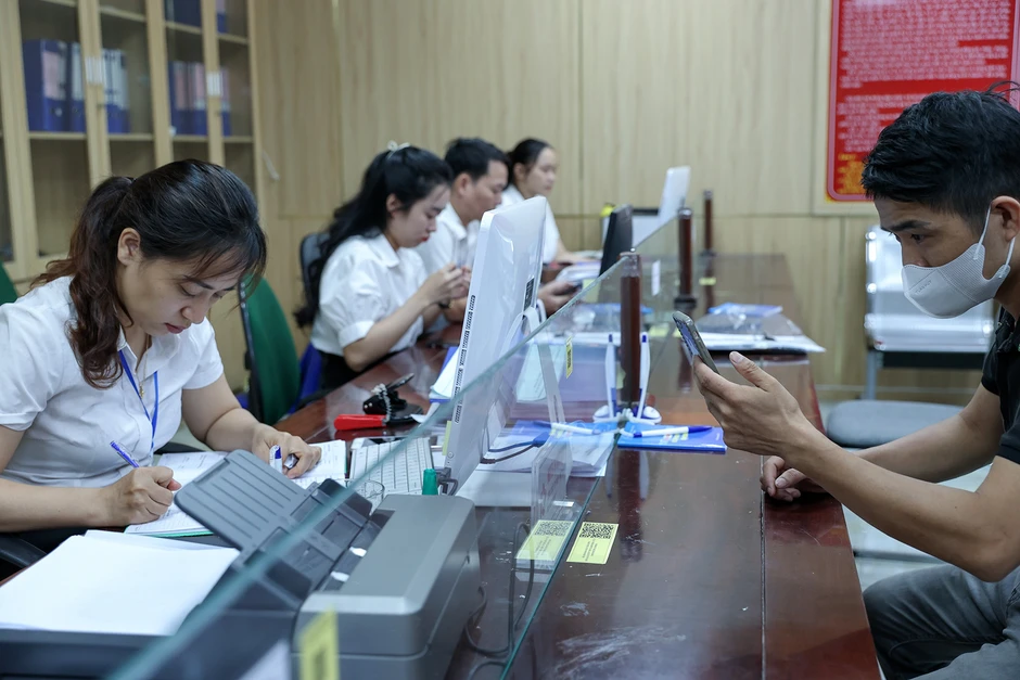 Bộ Nội vụ làm rõ các trường hợp công chức không được giải quyết thôi việc Bộ Nội vụ làm rõ các trường hợp công chức không được giải quyết thôi việc