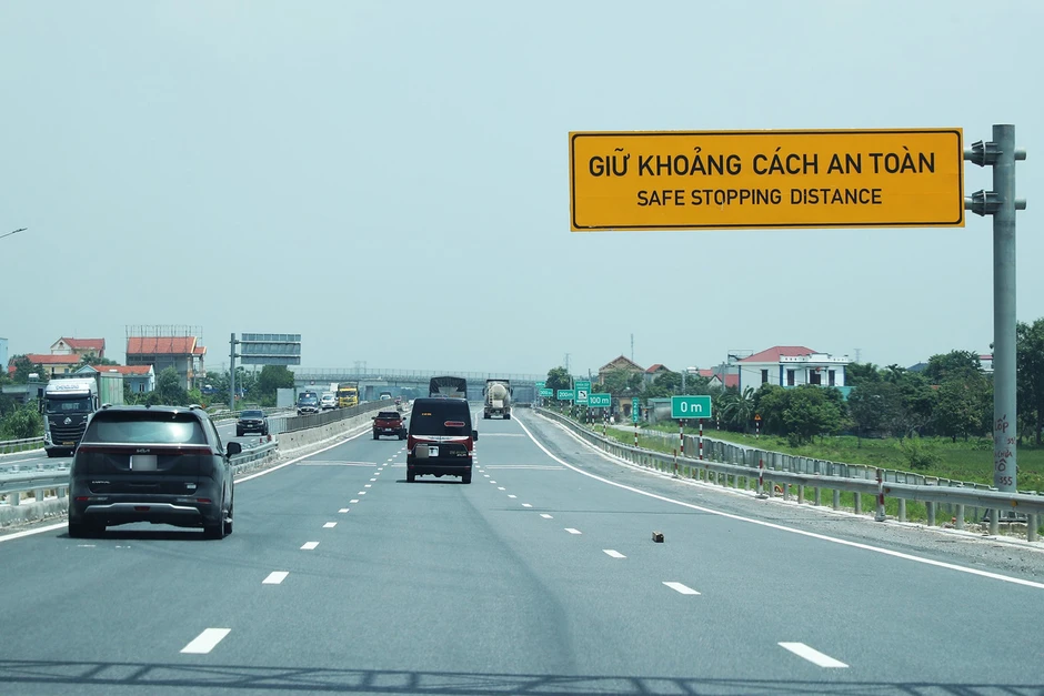 Bổ sung biển báo khoảng cách trên 7 tuyến cao tốc, chốt hạn 31/10