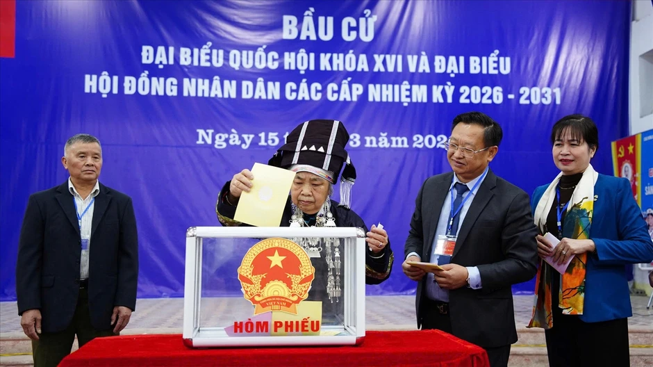Bố trí ăn nghỉ, đưa đón cử tri vùng khó trong ngày bầu cử Bố trí ăn nghỉ, đưa đón cử tri vùng khó trong ngày bầu cử