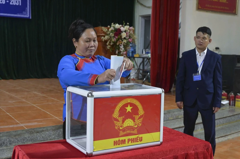 Bố trí ăn nghỉ, đưa đón cử tri vùng khó trong ngày bầu cử Bố trí ăn nghỉ, đưa đón cử tri vùng khó trong ngày bầu cử