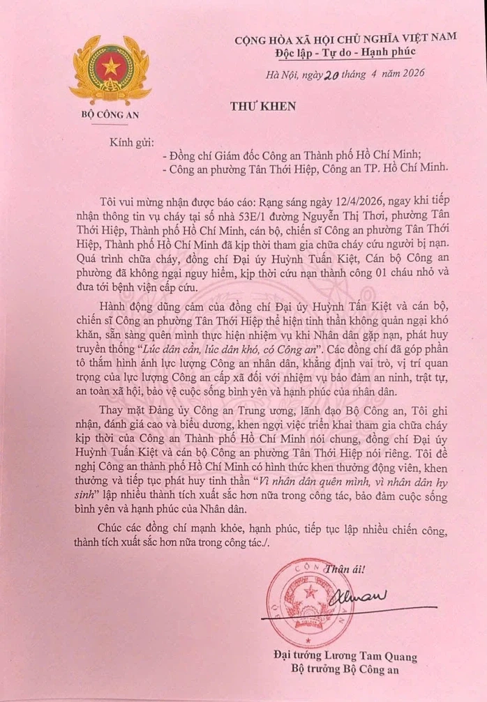 Bộ trưởng Bộ Công an gửi thư khen đại uý ở TPHCM cứu cháu bé 13 tháng Bộ trưởng Bộ Công an gửi thư khen đại uý ở TPHCM cứu cháu bé 13 tháng