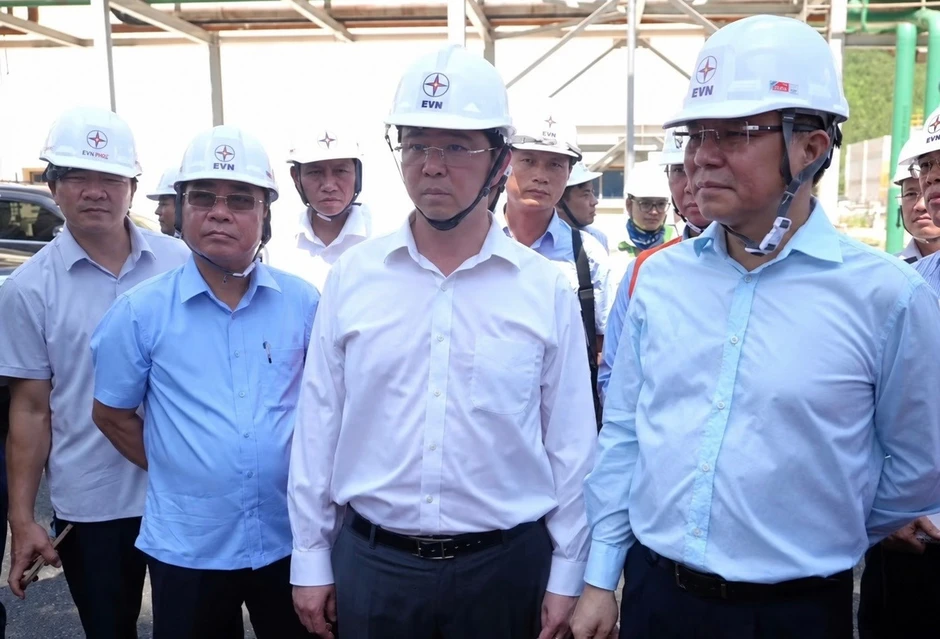 Bộ trưởng Công Thương kiểm tra các dự án tại Trung tâm Điện lực Quảng Trạch Bộ trưởng Công Thương kiểm tra các dự án tại Trung tâm Điện lực Quảng Trạch