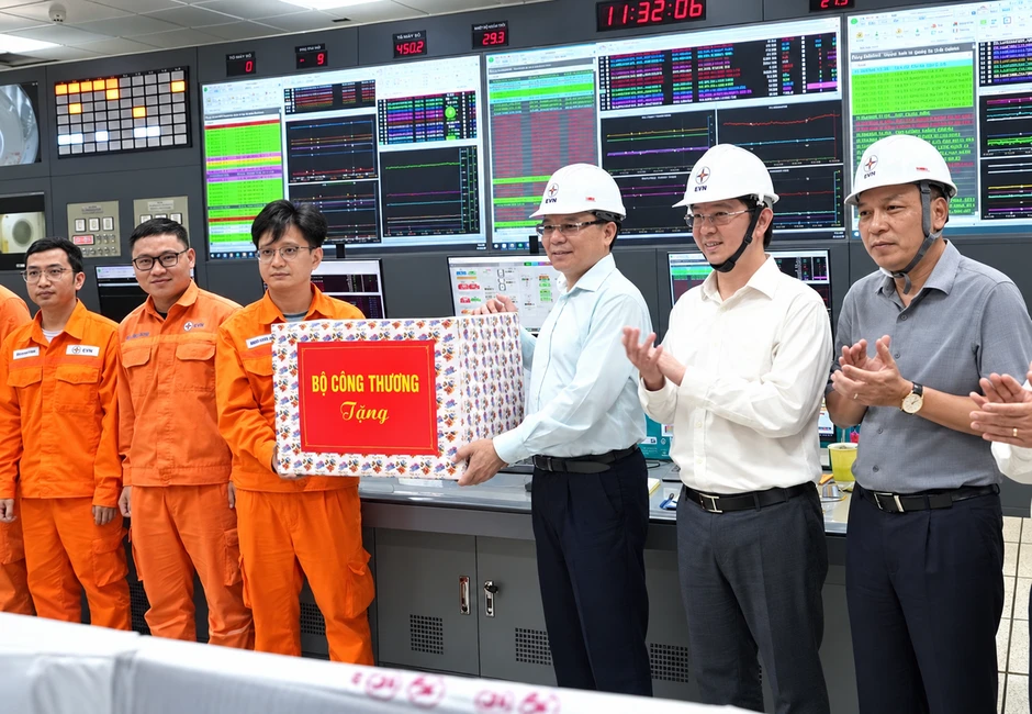 Bộ trưởng Công Thương kiểm tra các dự án tại Trung tâm Điện lực Quảng Trạch Bộ trưởng Công Thương kiểm tra các dự án tại Trung tâm Điện lực Quảng Trạch
