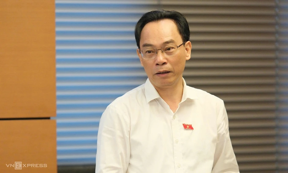 Bộ trưởng Hoàng Minh Sơn: TP HCM cần cơ chế vượt trội hút giảng viên quốc tế Bộ trưởng Hoàng Minh Sơn: TP HCM cần cơ chế vượt trội hút giảng viên quốc tế