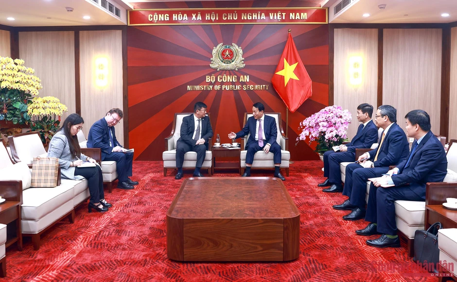 Bộ trưởng Lương Tam Quang tiếp Đại sứ Mông Cổ tại Việt Nam Bộ trưởng Lương Tam Quang tiếp Đại sứ Mông Cổ tại Việt Nam