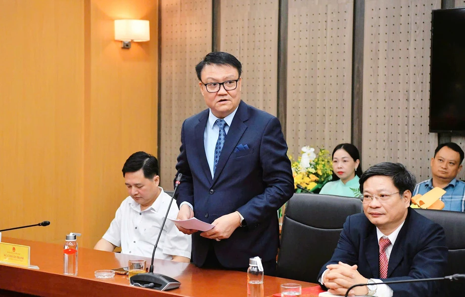 Bộ trưởng Nguyễn Đình Khang chủ trì trao Quyết định điều động, bổ nhiệm cán bộ Bộ trưởng Nguyễn Đình Khang chủ trì trao Quyết định điều động, bổ nhiệm cán bộ