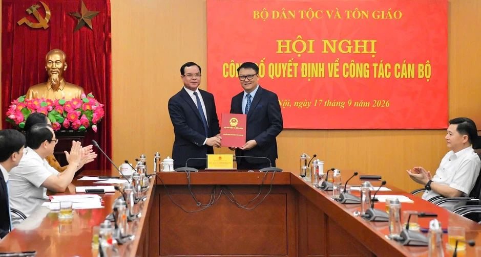 Bộ trưởng Nguyễn Đình Khang chủ trì trao Quyết định điều động, bổ nhiệm cán bộ Bộ trưởng Nguyễn Đình Khang chủ trì trao Quyết định điều động, bổ nhiệm cán bộ