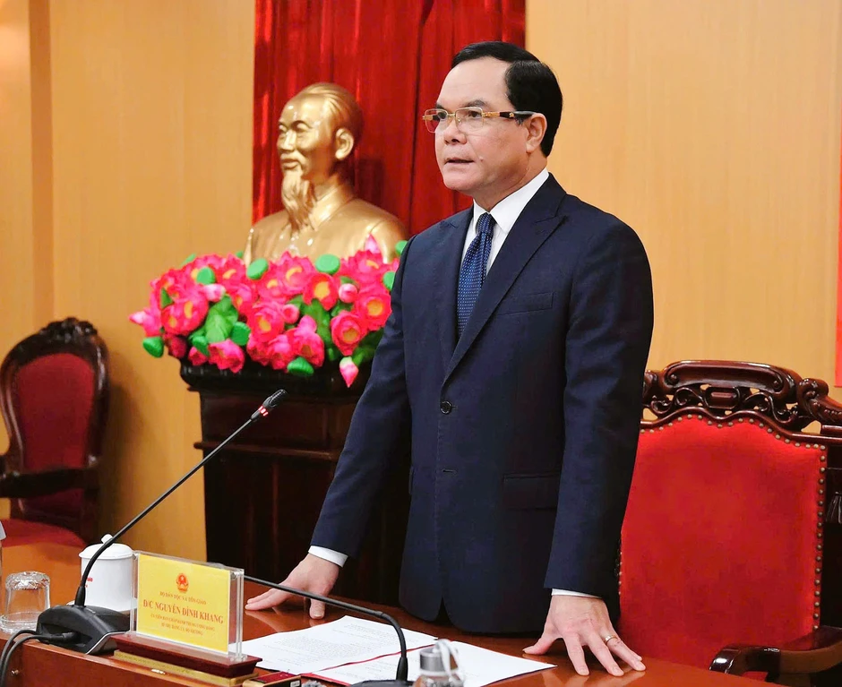 Bộ trưởng Nguyễn Đình Khang chủ trì trao Quyết định điều động, bổ nhiệm cán bộ Bộ trưởng Nguyễn Đình Khang chủ trì trao Quyết định điều động, bổ nhiệm cán bộ
