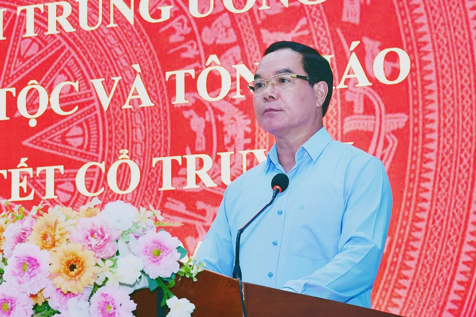 Bộ trưởng Nguyễn Đình Khang thăm, chúc Tết đồng bào Khmer tại Vĩnh Long Bộ trưởng Nguyễn Đình Khang thăm, chúc Tết đồng bào Khmer tại Vĩnh Long