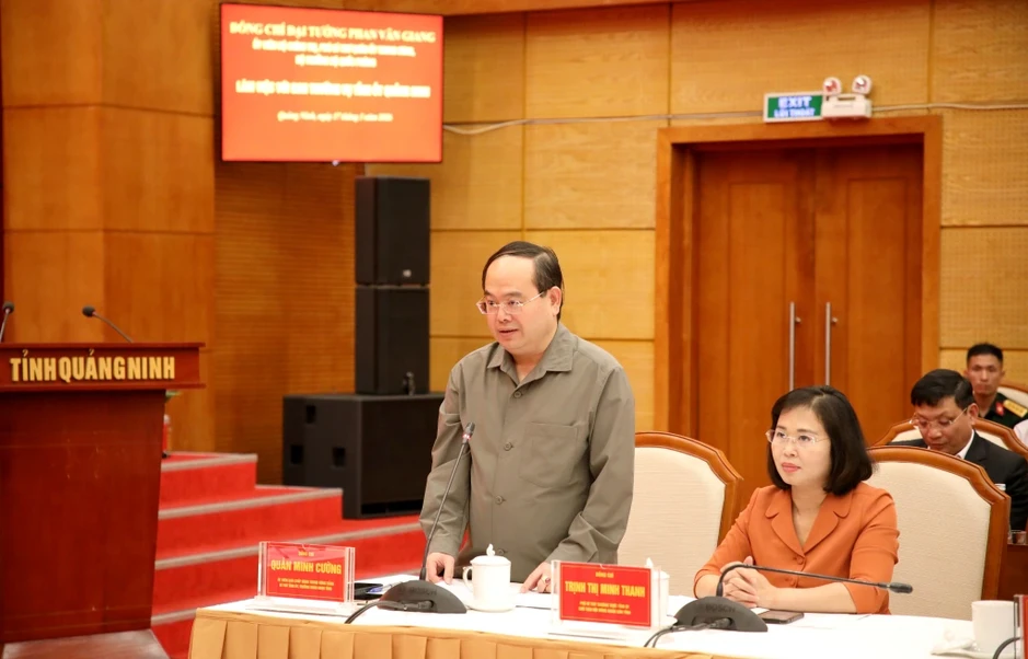 Bộ trưởng Quốc phòng: Gắn tăng trưởng kinh tế với giữ vững biên giới Bộ trưởng Quốc phòng: Gắn tăng trưởng kinh tế với giữ vững biên giới
