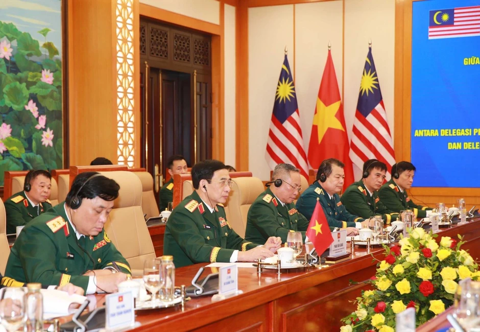 Bộ trưởng Quốc phòng Phan Văn Giang hội đàm với Bộ trưởng Quốc phòng Malaysia Bộ trưởng Quốc phòng Phan Văn Giang hội đàm với Bộ trưởng Quốc phòng Malaysia