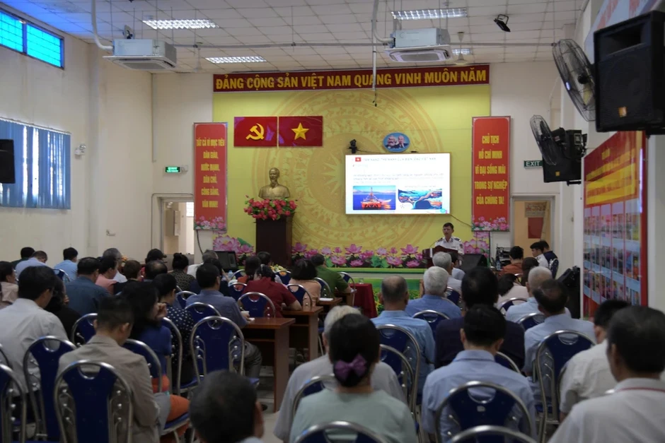 Bộ Tư lệnh Vùng Cảnh sát biển 3 thông tin về Biển Đông và IUU tại TP.HCM Bộ Tư lệnh Vùng Cảnh sát biển 3 thông tin về Biển Đông và IUU tại TP.HCM