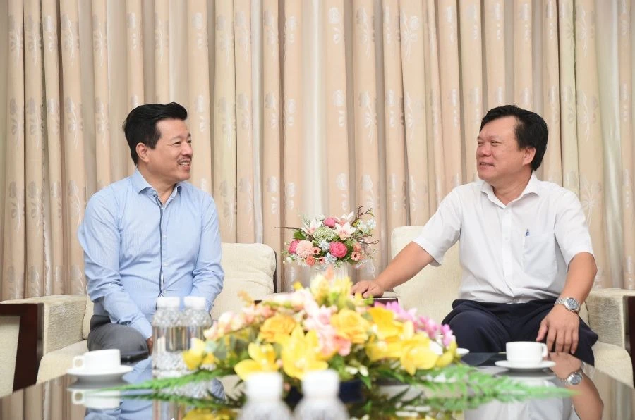 Bộ Y tế và đối tác thăm, chia sẻ với báo Pháp Luật TP.HCM nhân ngày 21-6 Bộ Y tế và đối tác thăm, chia sẻ với báo Pháp Luật TP.HCM nhân ngày 21-6