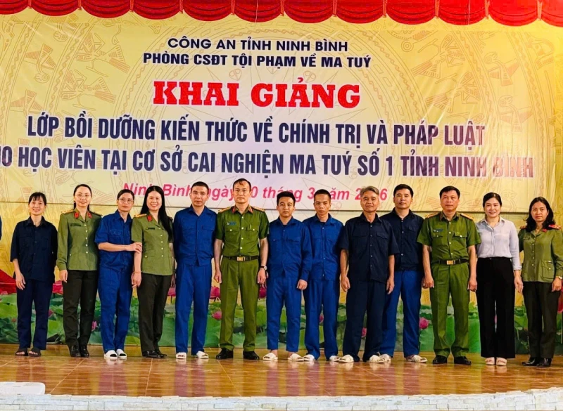 Bồi dưỡng kiến thức cho học viên cơ sở cai nghiện ma tuý Bồi dưỡng kiến thức cho học viên cơ sở cai nghiện ma tuý