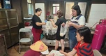 Bữa ăn tránh lũ của học sinh nội trú Tam Thái, có đủ xôi và thịt kho