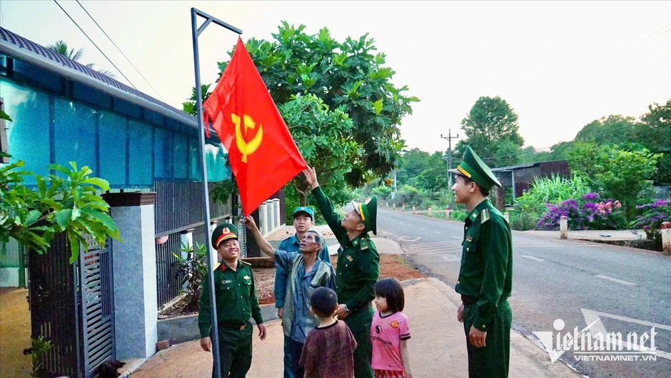 Bức thư 280 chữ của Bác Hồ trong khuôn viên trụ sở tỉnh ủy Bức thư 280 chữ của Bác Hồ trong khuôn viên trụ sở tỉnh ủy