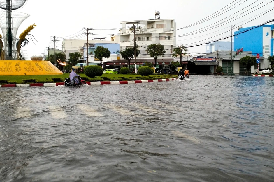 Cà Mau cảnh báo mưa lớn kéo dài và nhiều đợt triều cường nặng Cà Mau cảnh báo mưa lớn kéo dài và nhiều đợt triều cường nặng