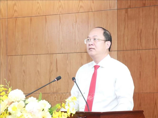 Cà Mau công bố các quyết định về công tác cán bộ Cà Mau công bố các quyết định về công tác cán bộ