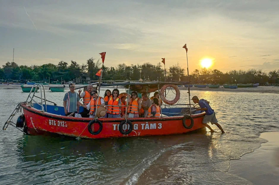 Ca nô ra hải đăng Kê Gà được hoạt động trở lại Ca nô ra hải đăng Kê Gà được hoạt động trở lại