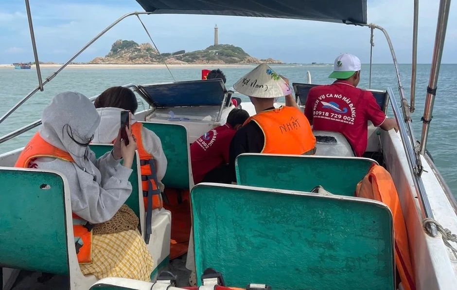 Ca nô ra hải đăng Kê Gà được hoạt động trở lại Ca nô ra hải đăng Kê Gà được hoạt động trở lại