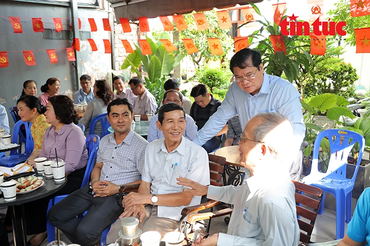 'Cà phê xóm' - cầu nối giữa chính quyền và nhân dân 'Cà phê xóm' - cầu nối giữa chính quyền và nhân dân