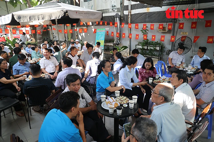 'Cà phê xóm' - cầu nối giữa chính quyền và nhân dân 'Cà phê xóm' - cầu nối giữa chính quyền và nhân dân