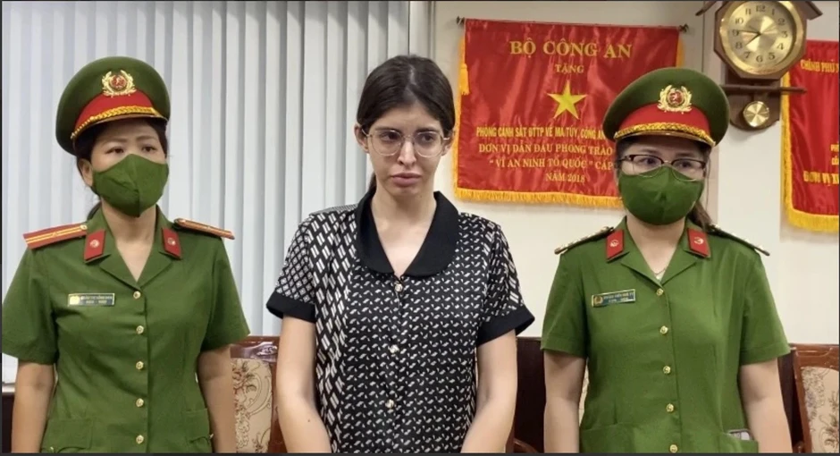 Ca sĩ Chi Dân, người mẫu An Tây và cô tiên ‘từ thiện’ hầu tòa Ca sĩ Chi Dân, người mẫu An Tây và cô tiên ‘từ thiện’ hầu tòa