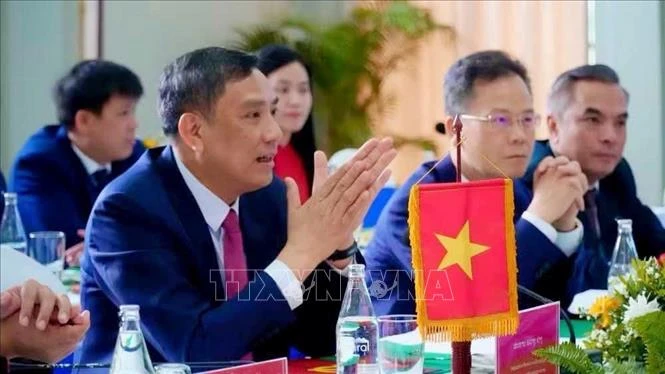 Các địa phương Việt Nam - Lào mở rộng hợp tác trên nhiều lĩnh vực Các địa phương Việt Nam - Lào mở rộng hợp tác trên nhiều lĩnh vực