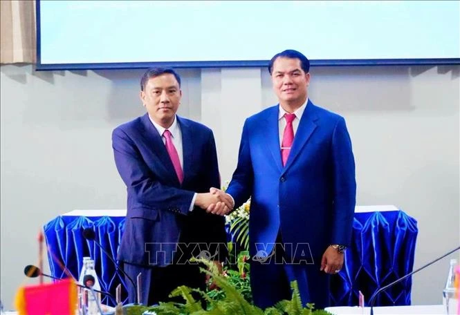 Các địa phương Việt Nam - Lào mở rộng hợp tác trên nhiều lĩnh vực Các địa phương Việt Nam - Lào mở rộng hợp tác trên nhiều lĩnh vực